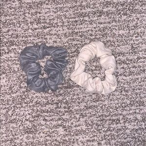 Two piece Claire’s scrunchie set